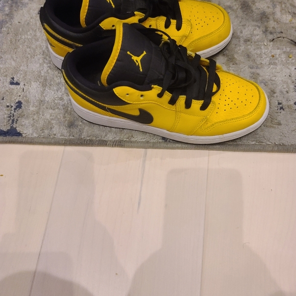 Jordan Other - Jordan lows University 1 gold/black